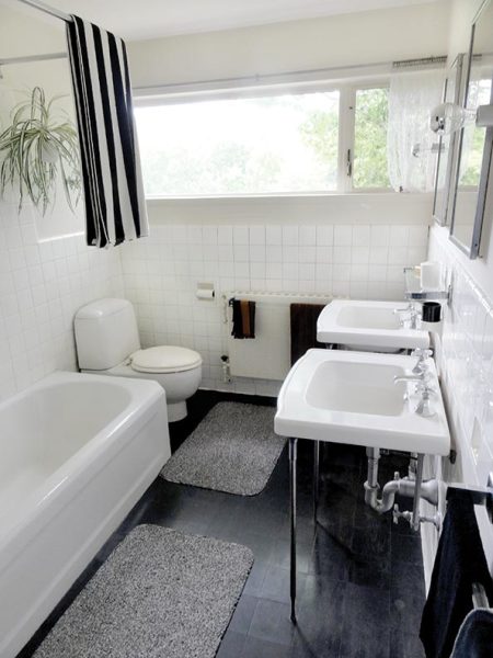 https://www.oldhouseonline.com/oho-html/wp-content/uploads/sites/2/2021/06/20th-century-bathroom-tile-gropius-house.jpg