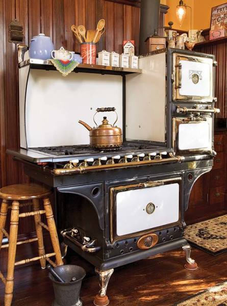 https://www.oldhouseonline.com/oho-html/wp-content/uploads/sites/2/2021/06/old-house-kitchen-appliances-1915-stove.jpg